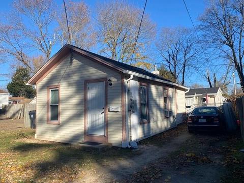 122 Uncas St, Warwick, RI 02889 photo 2