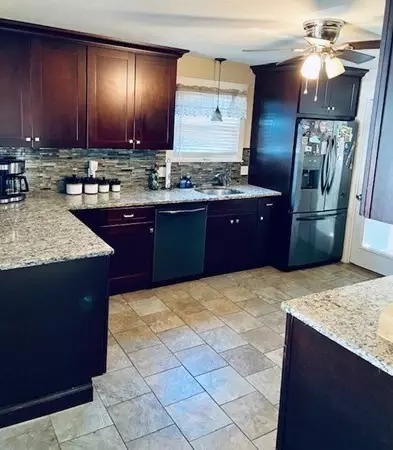 81 Warwick Rd, Pawtucket, RI 02861 photo 3