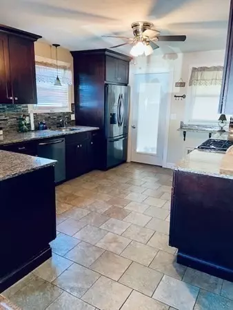 81 Warwick Rd, Pawtucket, RI 02861 photo 5