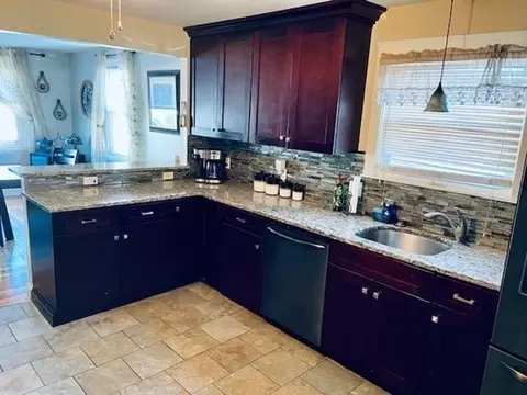 81 Warwick Rd, Pawtucket, RI 02861 photo 2