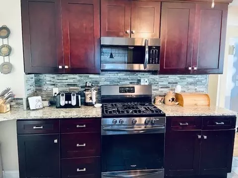 81 Warwick Rd, Pawtucket, RI 02861 photo 4