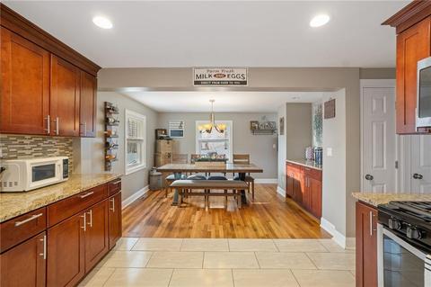8 Cleveland St, Woonsocket, RI 02895 photo 5