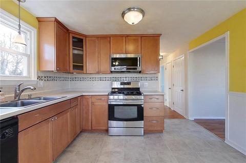 33 Ridgeway Dr, Warren, RI 02885 photo 6