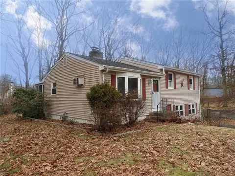 16 Lloyd Dr, Coventry, RI 02816 photo 3