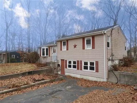 16 Lloyd Dr, Coventry, RI 02816 photo 1