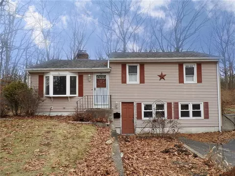 16 Lloyd Dr, Coventry, RI 02816 photo 2
