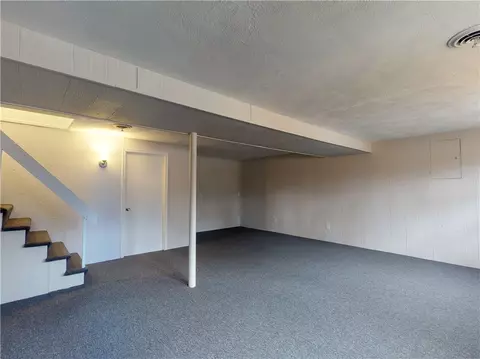 16 Lloyd Dr, Coventry, RI 02816 photo 4
