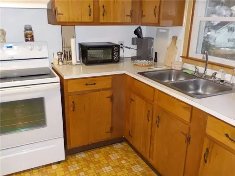 111 Vose St, Woonsocket, RI 02895 photo 2