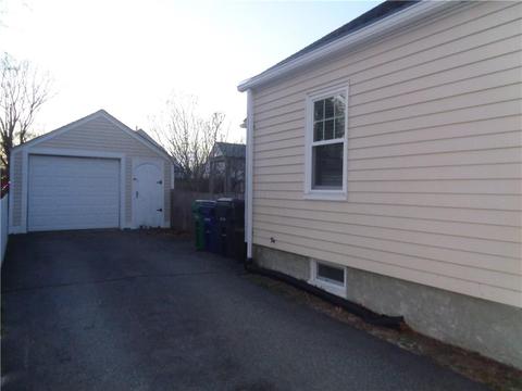 39 Barber Ave, Warwick, RI 02886 photo 2