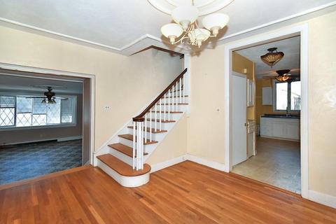 20 Dudley St, Woonsocket, RI 02895 photo 6