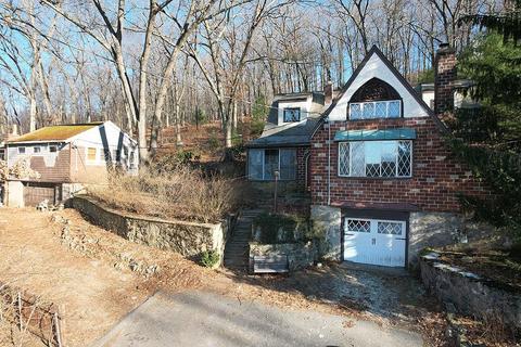 20 Dudley St, Woonsocket, RI 02895 photo 3