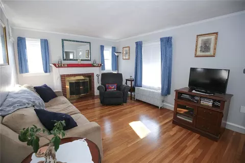 32 Barber Ave, Warwick, RI 02886 photo 8