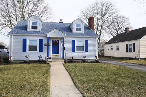 32 Barber Ave, Warwick, RI 02886 photo 1