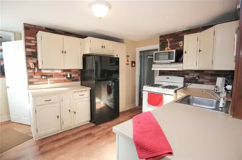 32 Barber Ave, Warwick, RI 02886 photo 3