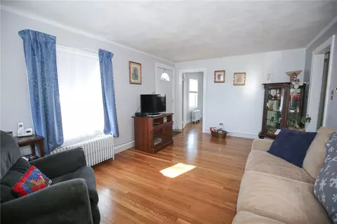 32 Barber Ave, Warwick, RI 02886 photo 9