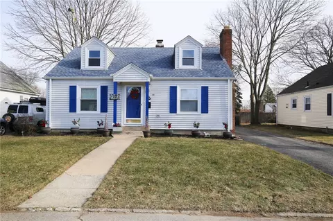 32 Barber Ave, Warwick, RI 02886 photo 2