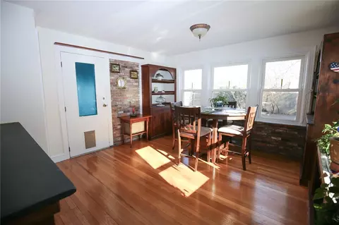 32 Barber Ave, Warwick, RI 02886 photo 6