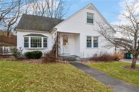 39 Oregon Ave, Woonsocket, RI 02895 photo 2