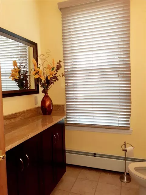 110 Ridgeway Ave, Warwick, RI 02886 photo 9