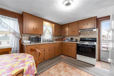 441 Maple St, Woonsocket, RI 02895 photo 5