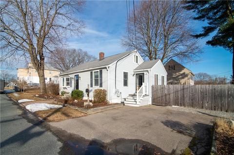 82 Lilac Ave, Woonsocket, RI 02895 photo 3