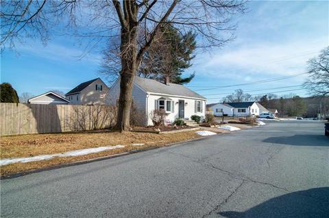 82 Lilac Ave, Woonsocket, RI 02895 photo 4