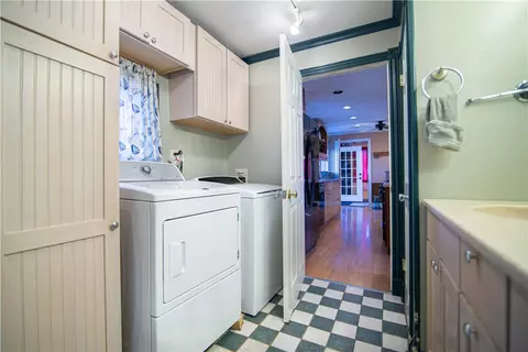 82 Lilac Ave, Woonsocket, RI 02895 photo 13