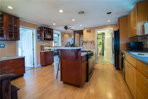 82 Lilac Ave, Woonsocket, RI 02895 photo 7