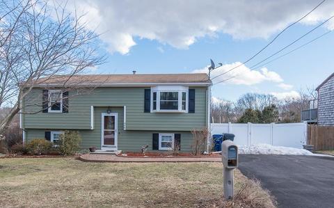 96 Levesque St, Warwick, RI 02886 photo 2