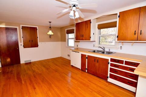 19 Carnation Dr, Warwick, RI 02886 photo 4