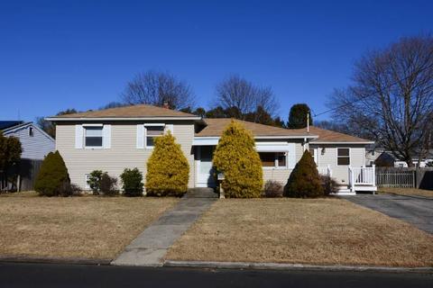 19 Carnation Dr, Warwick, RI 02886 photo 1