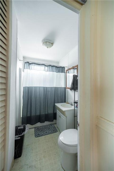 33 Cross St, Woonsocket, RI 02895 photo 8