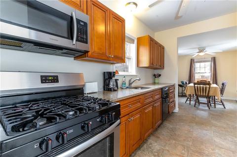 91 Ridgeway Ave, Warwick, RI 02889 photo 3