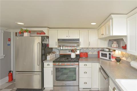 43 E View St, Warwick, RI 02888 photo 8