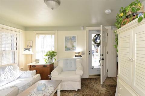 43 E View St, Warwick, RI 02888 photo 4