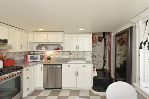 43 E View St, Warwick, RI 02888 photo 9