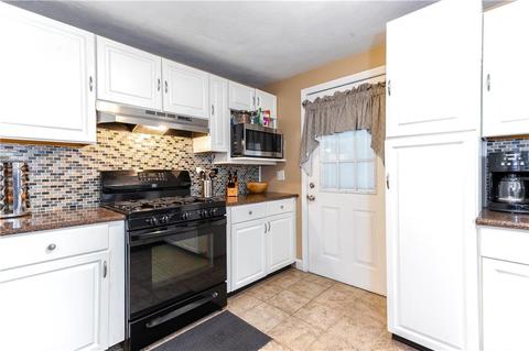 34 Hillside Dr, Warwick, RI 02889 photo 12