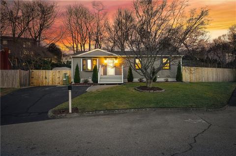 34 Hillside Dr, Warwick, RI 02889 photo 1
