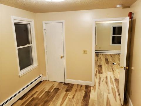 211 Cato St, Woonsocket, RI 02895 photo 9