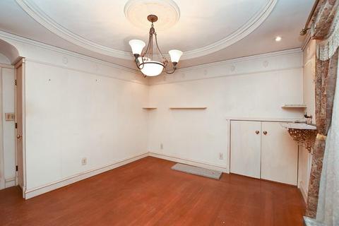 34 Birch St, Woonsocket, RI 02895 photo 9