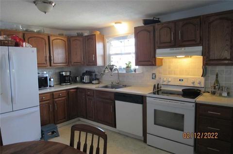 22 Carey Ct, Woonsocket, RI 02895 photo 2