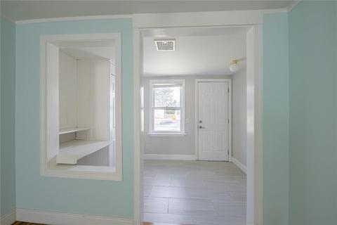 70 State St, Warwick, RI 02889 photo 5