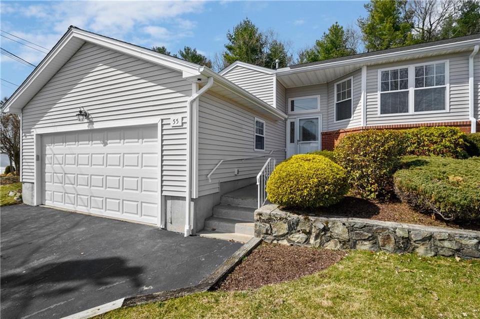 55 Hunters Run 55, North Providence, RI 02904 30 Photos MLS