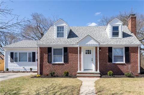 5 Mystic Dr, Warwick, RI 02889 photo 1