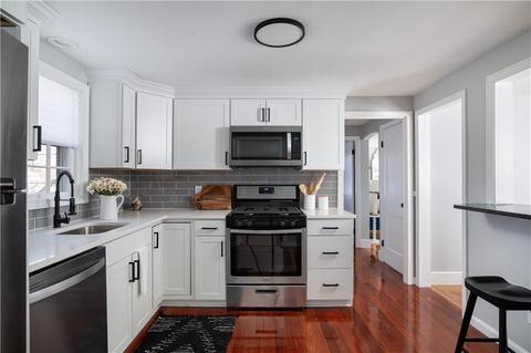 5 Mystic Dr, Warwick, RI 02889 photo 2