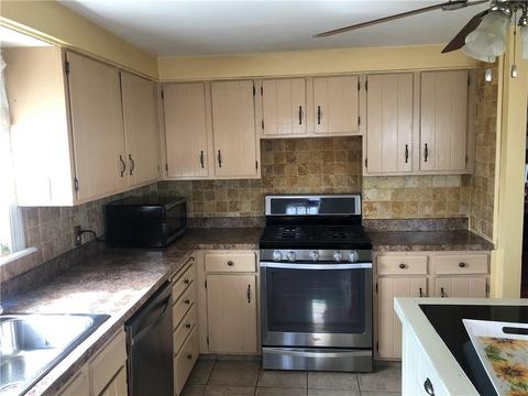 76 Cavalcade Blvd, Warwick, RI 02889 photo 9