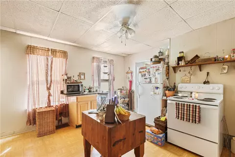 7 Lewis St, Woonsocket, RI 02895 photo 2