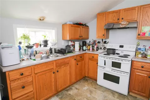 27 Everett St, Pawtucket, RI 02861 photo 6
