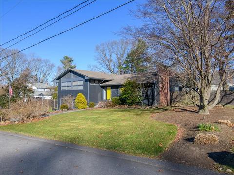128 Red Chimney Dr, Warwick, RI 02886 photo 2