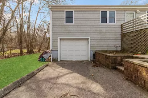 9 Mockingbird Ln, Westerly, RI 02891 photo 3